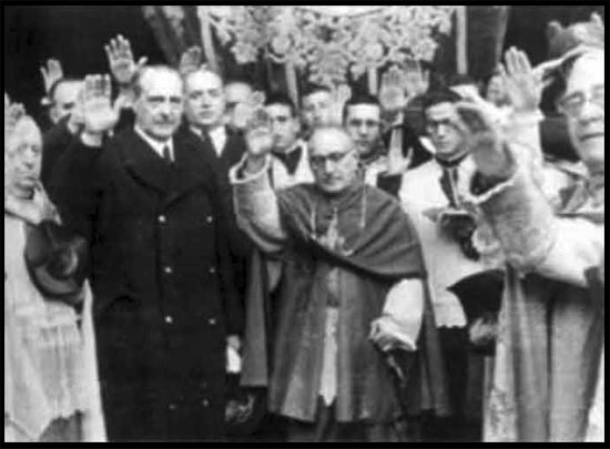 Le Clerg Catholique salut Hitler
